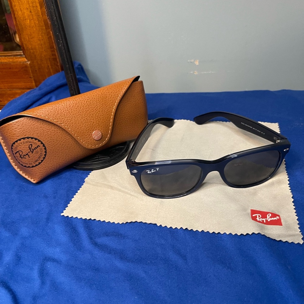 Ray-Ban Men’s Black Sunglasses with Brown  Case